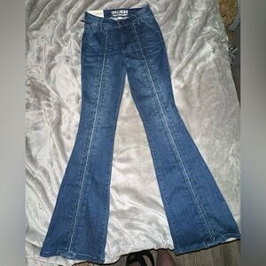 BRAND NEW Idyllwind flare jeans size 2/34
